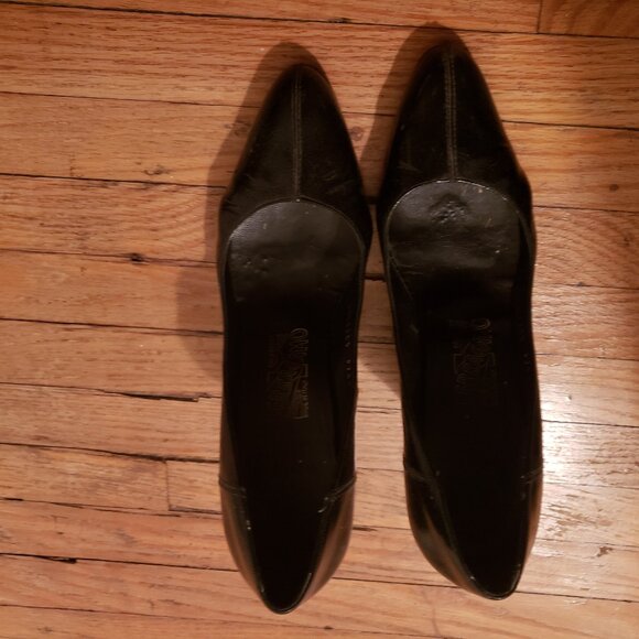 Designer Salvatore Ferragamo Black Patent Pumps Size 9.5 B - Picture 5 of 8